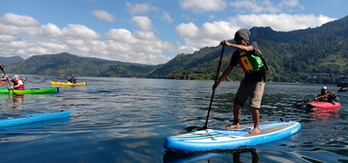 Berbagai Aktivitas Water Sport di Danau Toba