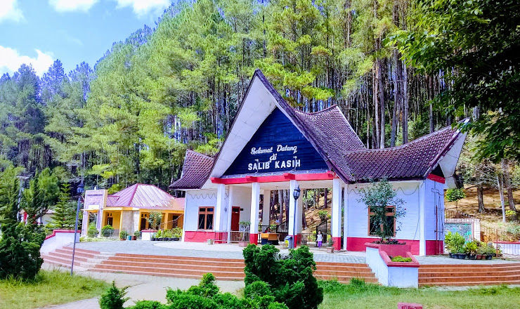 Taman Wisata Rohani Salib Kasih, Rasakan Sensasi Beribadah di Alam Terbuka Nan Sejuk