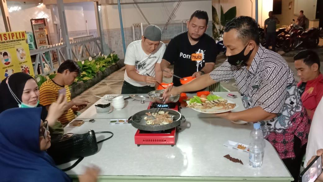 Nikmatnya Barbeque Dan Steamboat Di Restoran Danau Toba International Cottage