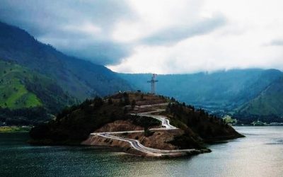 10 Foto Cantik Berlatarkan Kelokan Manis Menuju Puncak Sibeabea