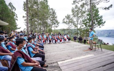 Menparekraf Berangkatkan 30 Siswa Asal Danau Toba Ke Poltekpar Bali