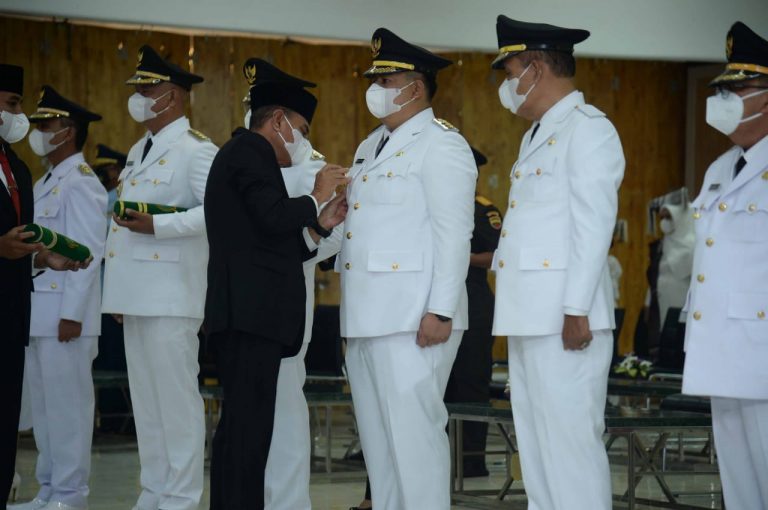 Vandiko Timotius Gultom dan Martua Sitanggang Resmi Menjabat Sebagai Bupati dan Wakil Bupati Samosir