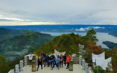 Melihat Keindahan Danau Toba dari Menara Pandang Tele