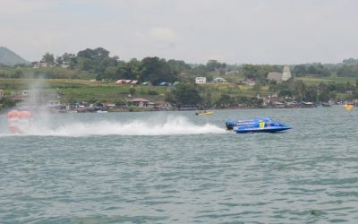 Para Pembalap F1 PowerBoat Jajal Sirkuit di Danau Toba