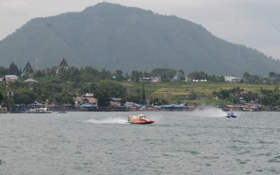 Pembalap F1 PowerBoat Jajal Lintasan Danau Toba