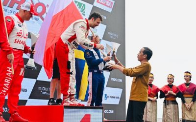 Jokowi Saksikan F1 PowerBoat di Danau Toba