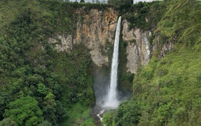 Menikmati Pesona Sigura-gura, Air Terjun Tertinggi di Indonesia