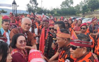 Peringati Hari Ulos Nasional, 1000 Meter Ulos Kelilingi Danau Toba