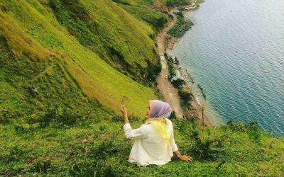 Bukit Siadtaratas Suguhkan Keindahan Danau Toba
