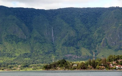 Menikmati Keindahan Air Terjun Simangande di Pulau Samosir
